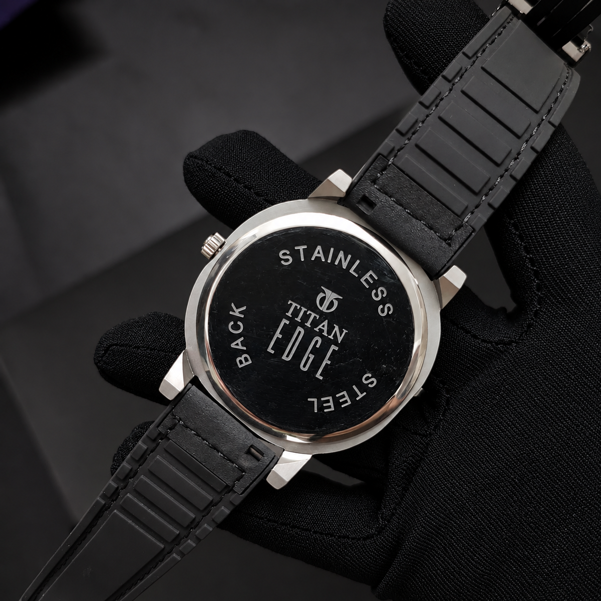 Titan Edge Minimalist Quartz Watch – Black