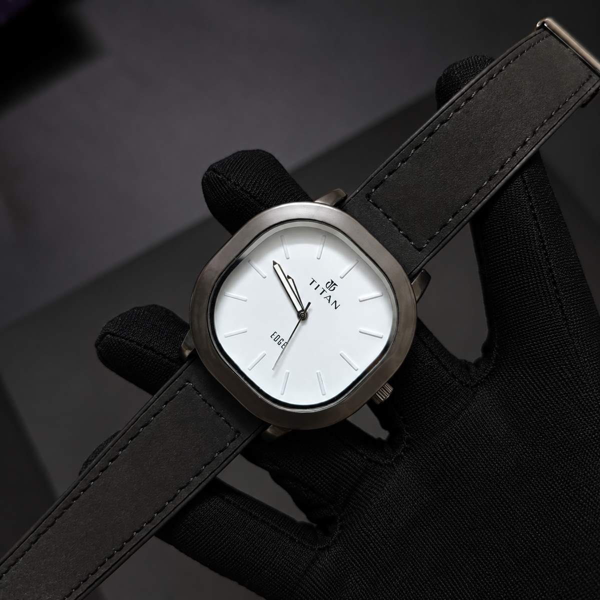 Titan Edge Minimalist Quartz Watch – Black / White