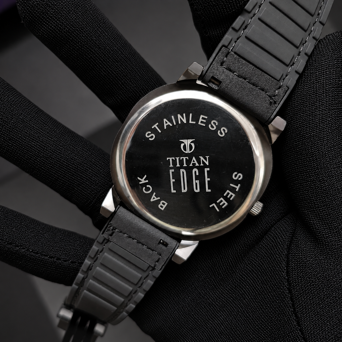 Titan Edge Minimalist Quartz Watch – Black / White