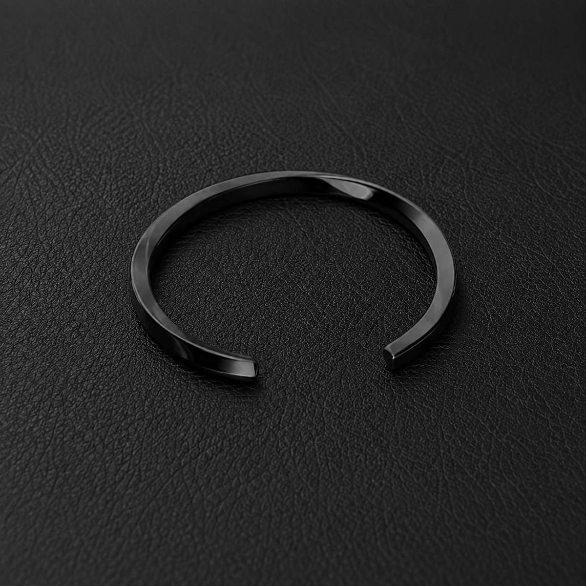 Twisted Cuff Bracelet – Black